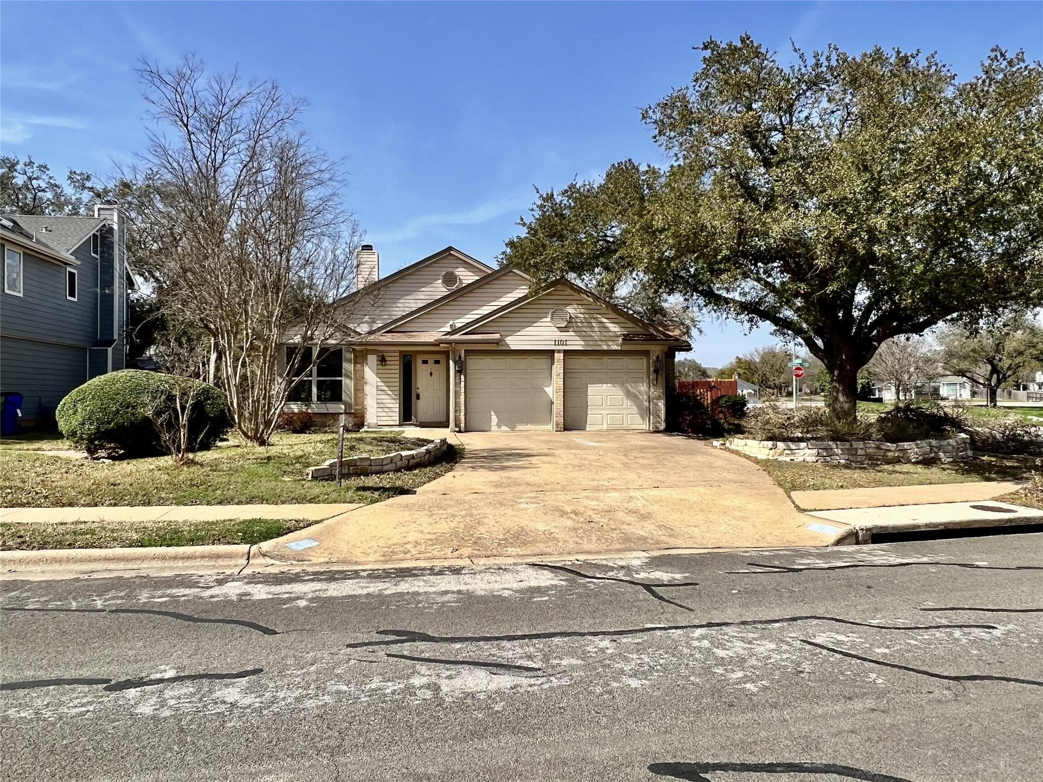 1101  FOREST OAKS Path