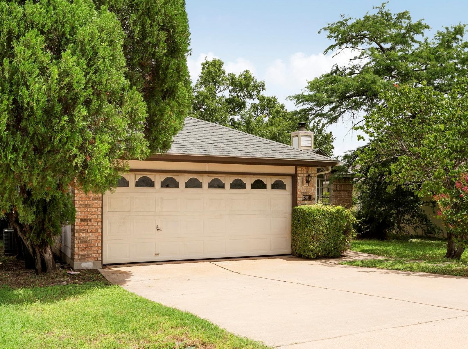 13910 Cambourne Dr