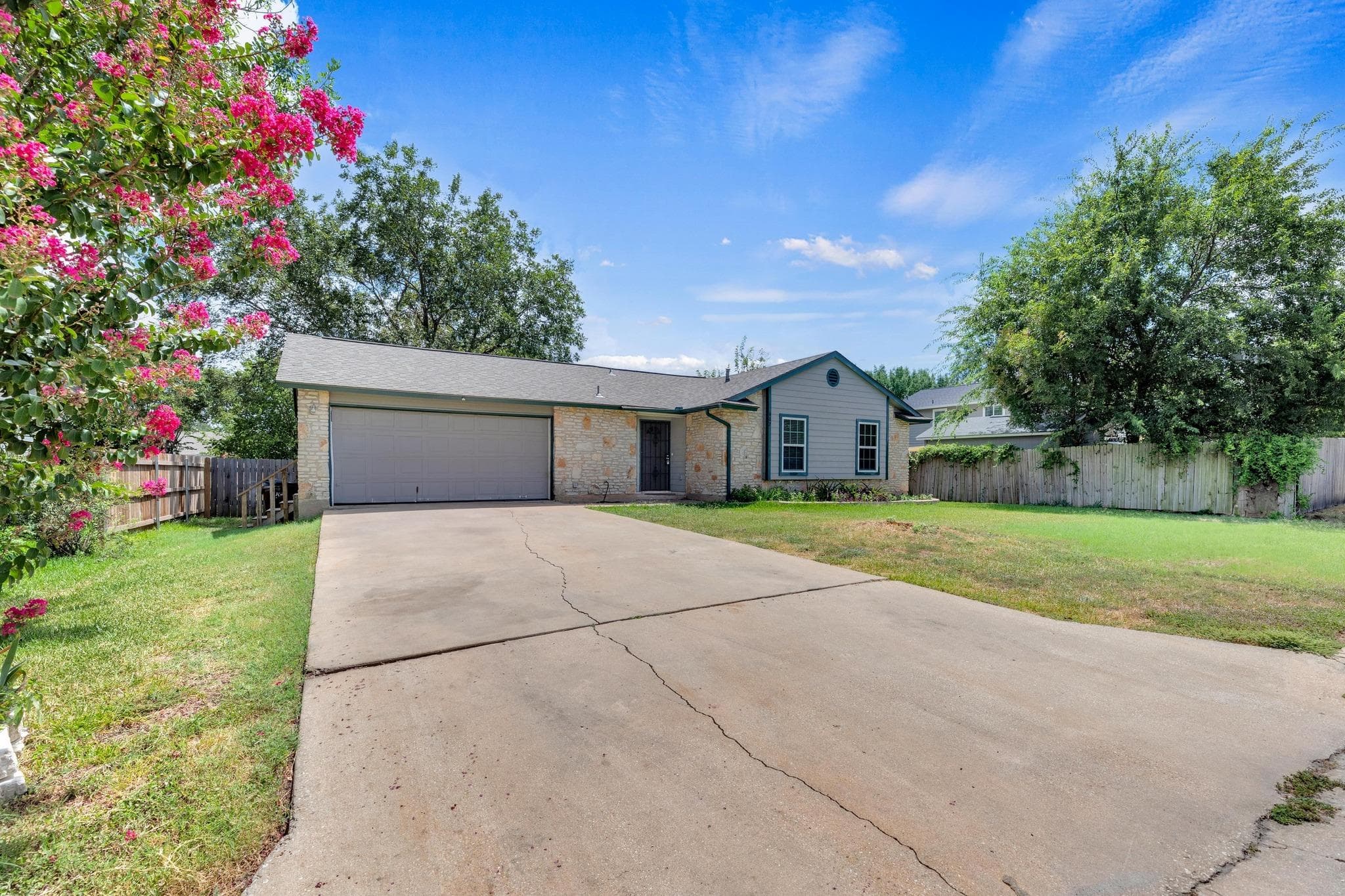 607  Garden Path Cv