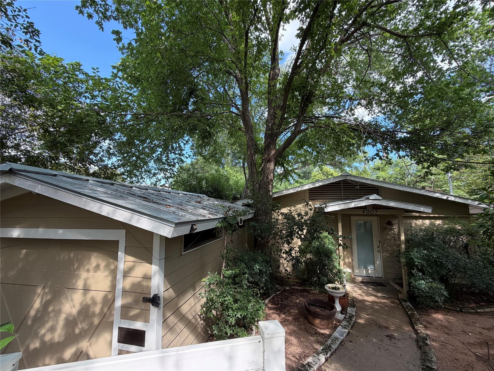 4907 W Market Dr
