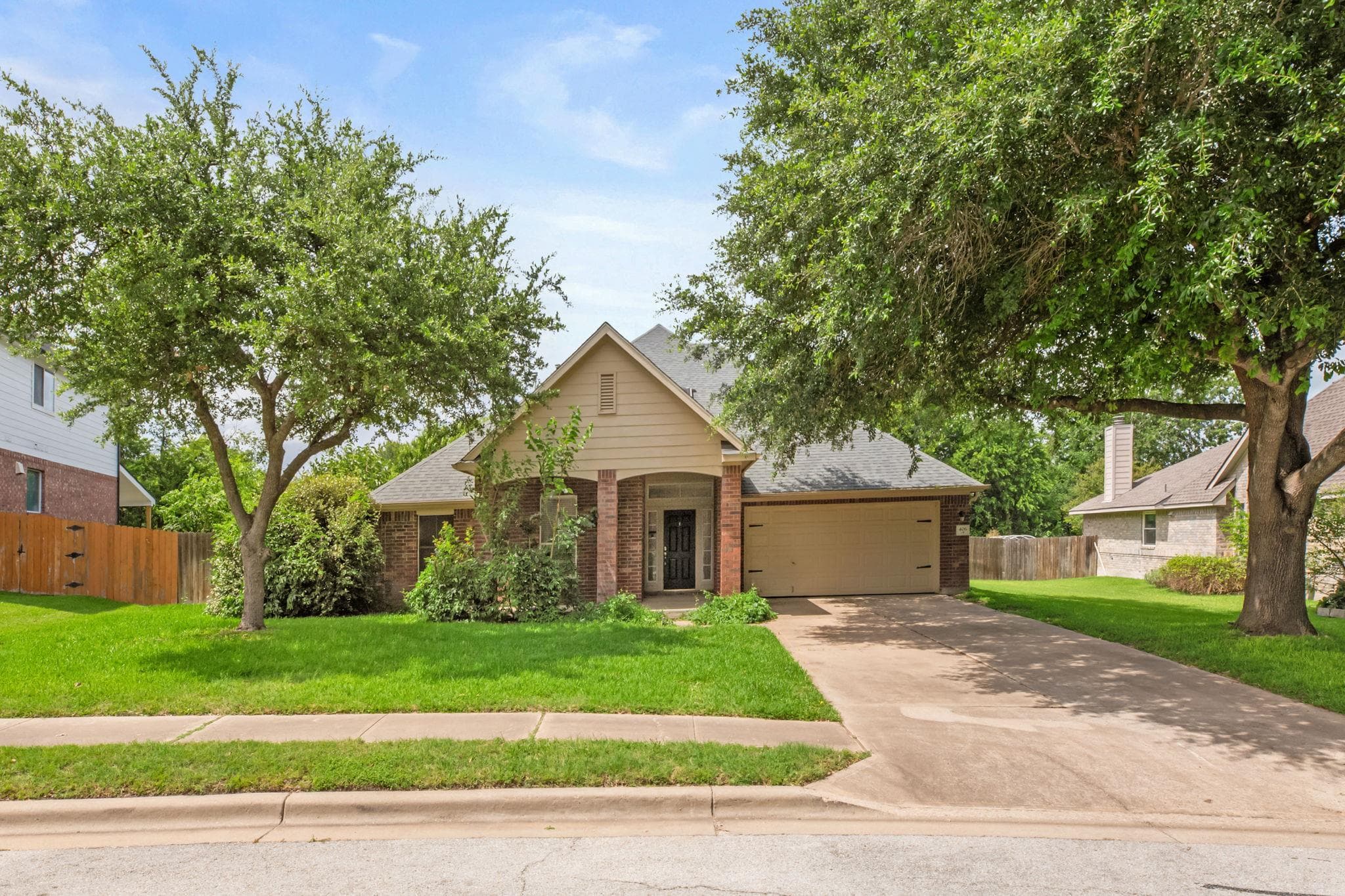406  Bellaire Oaks Dr