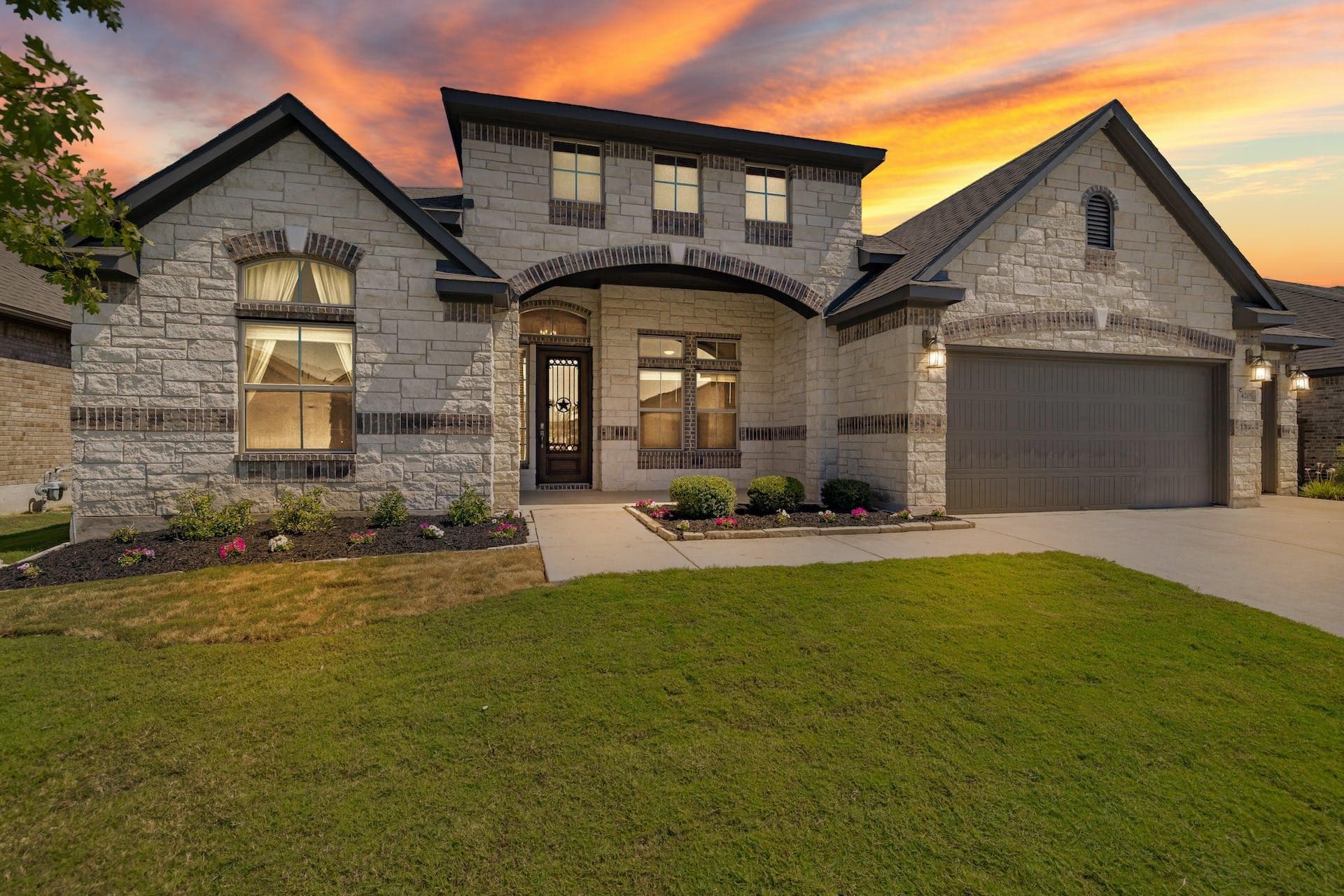 4205 Lynette Ln