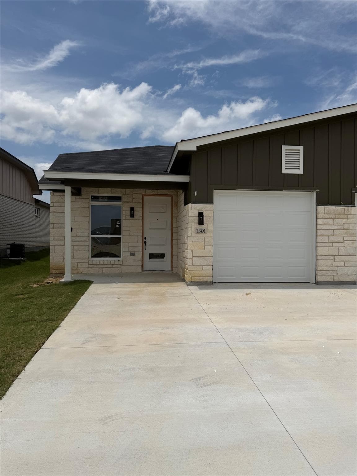 1301  Lone Pine Way