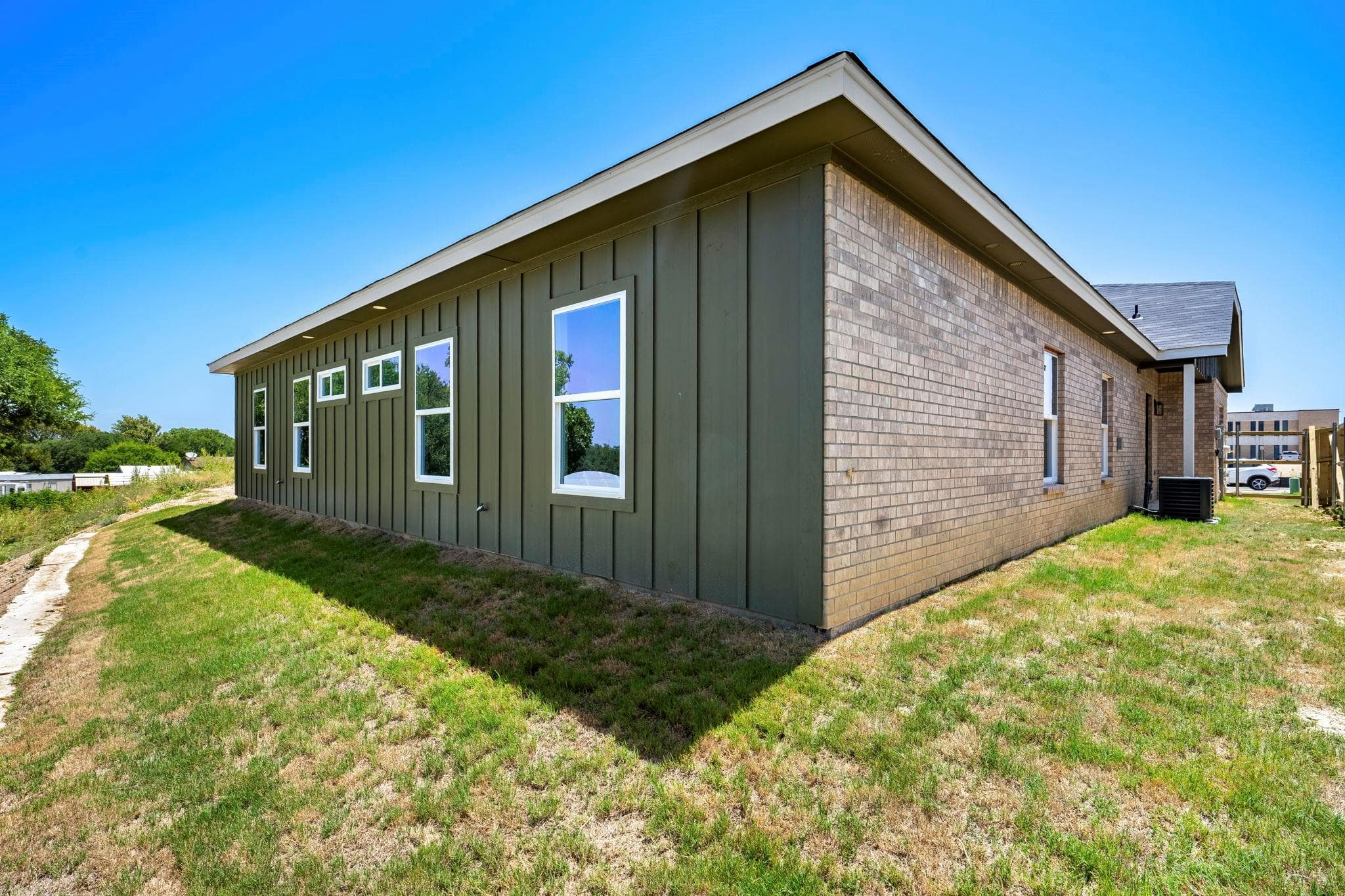 1301  Lone Pine Way