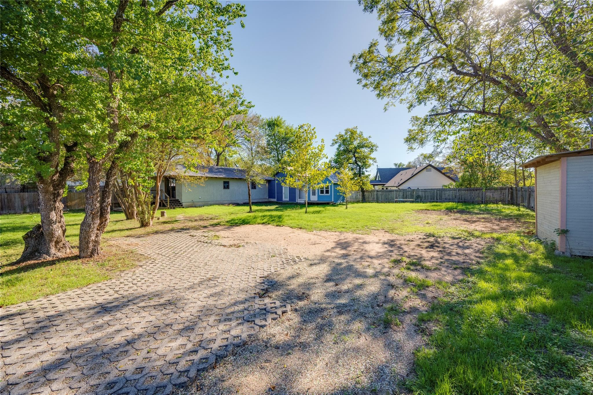 2713  Sweeney Ln