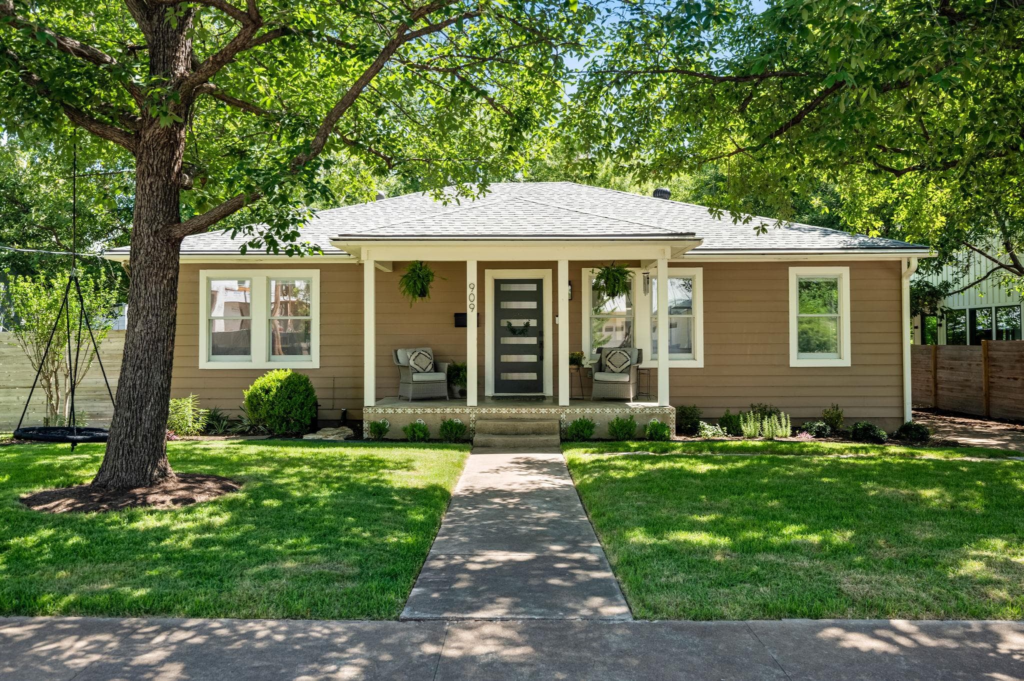 909  Ruth Ave