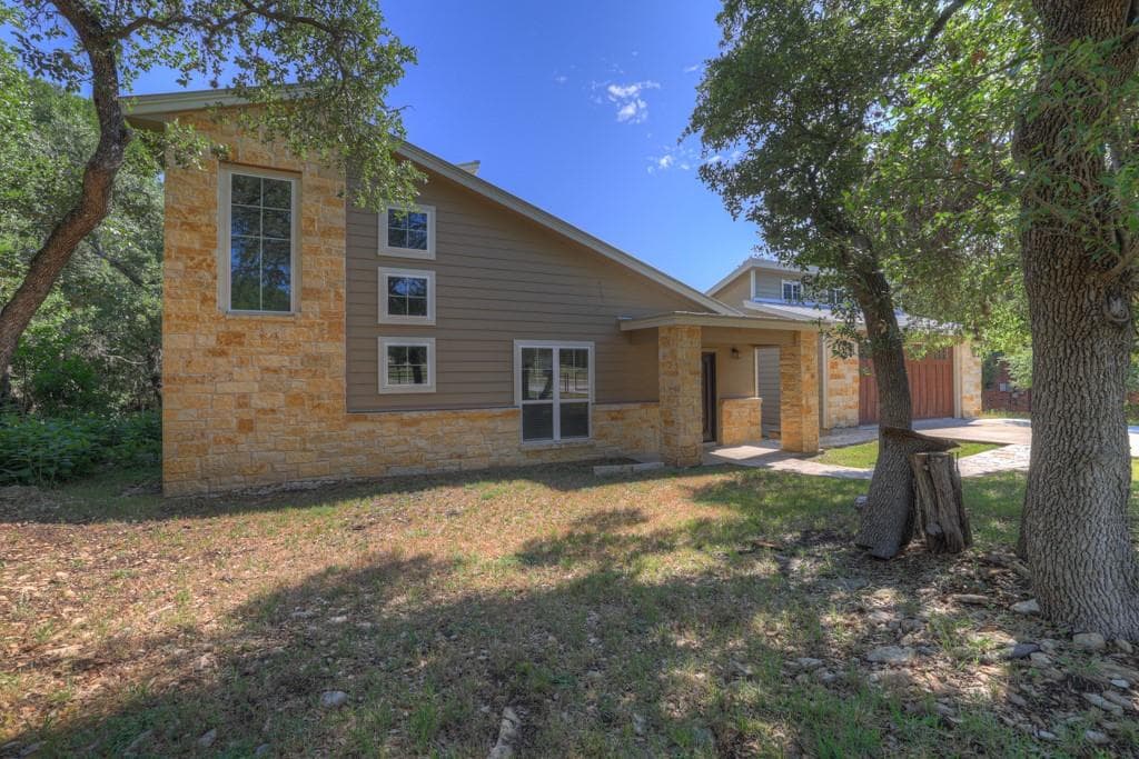 3055 Lakeview Dr