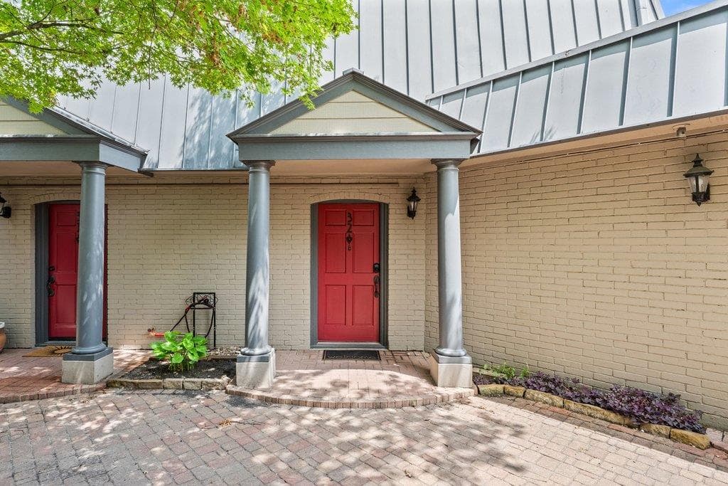 2500  Steck Ave  #32