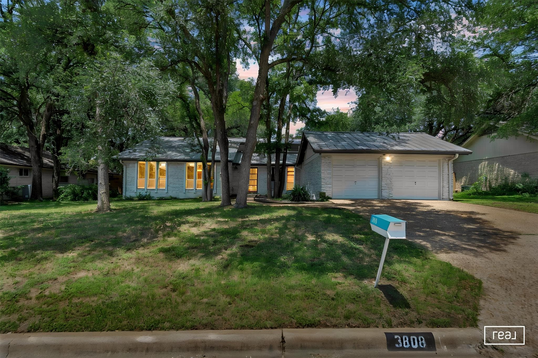 3808 Oak Creek Dr