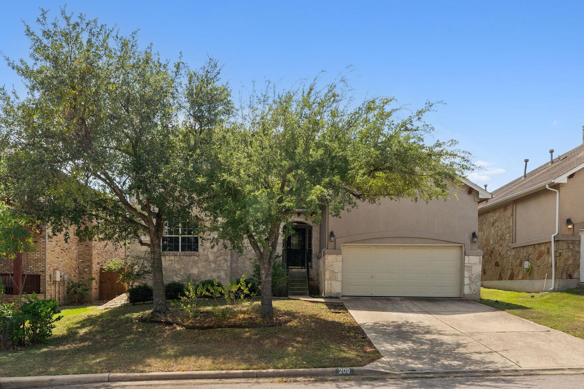 209 Canterbury Dr