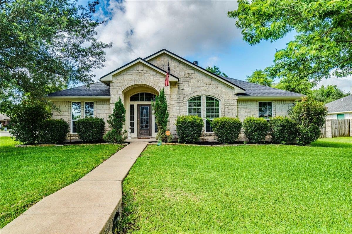 103 Nopal Ln