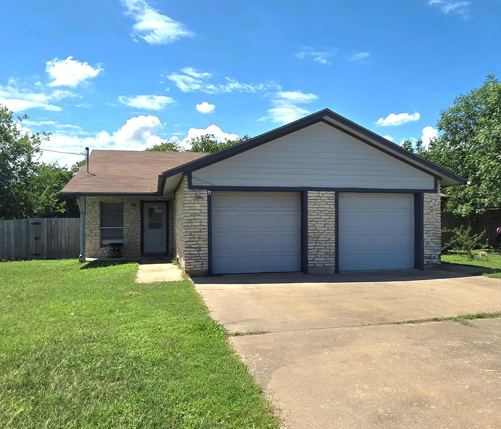 15208 Spring Hill Ln