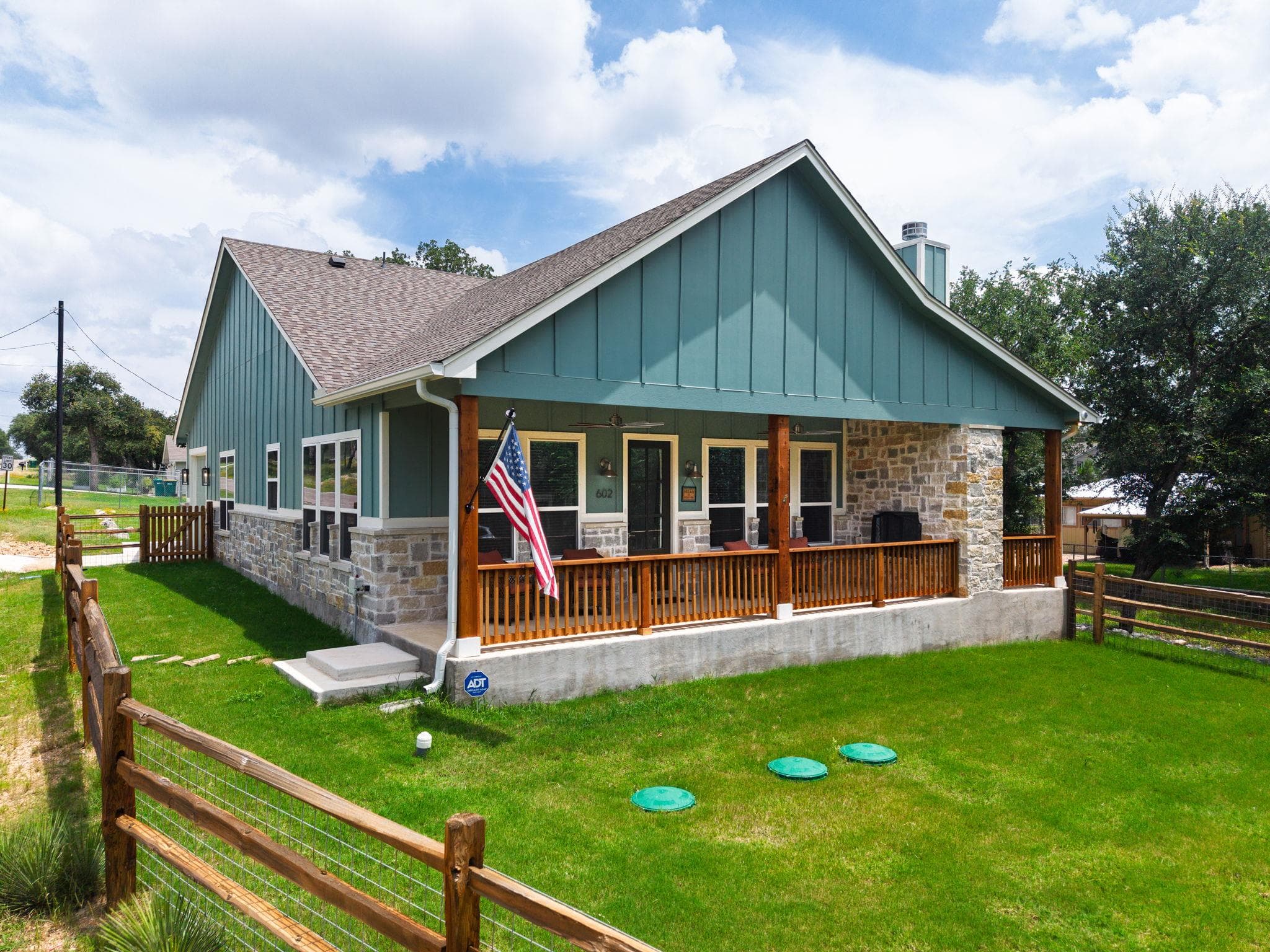 602 N Shorewood Dr