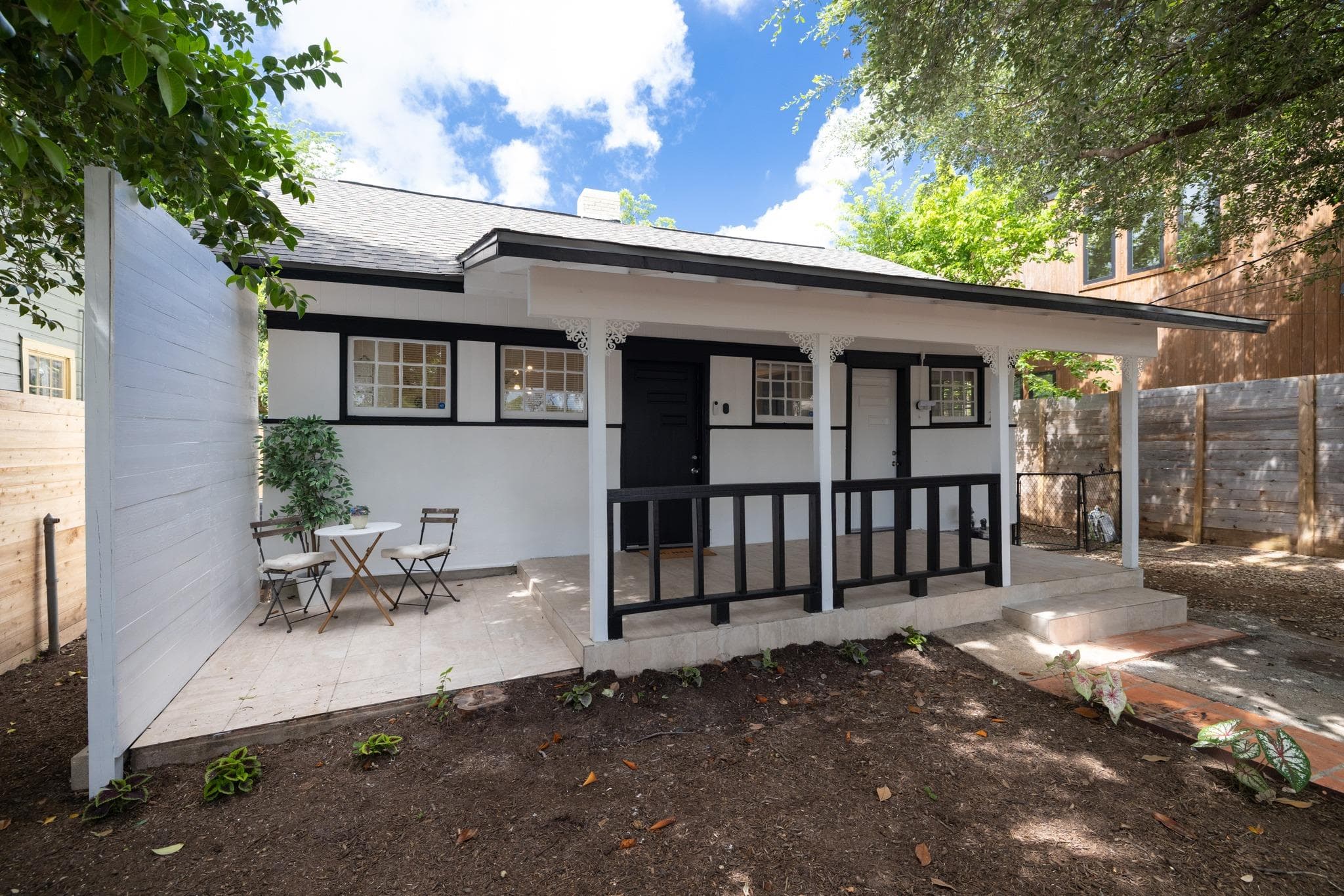 2503  Gonzales St
