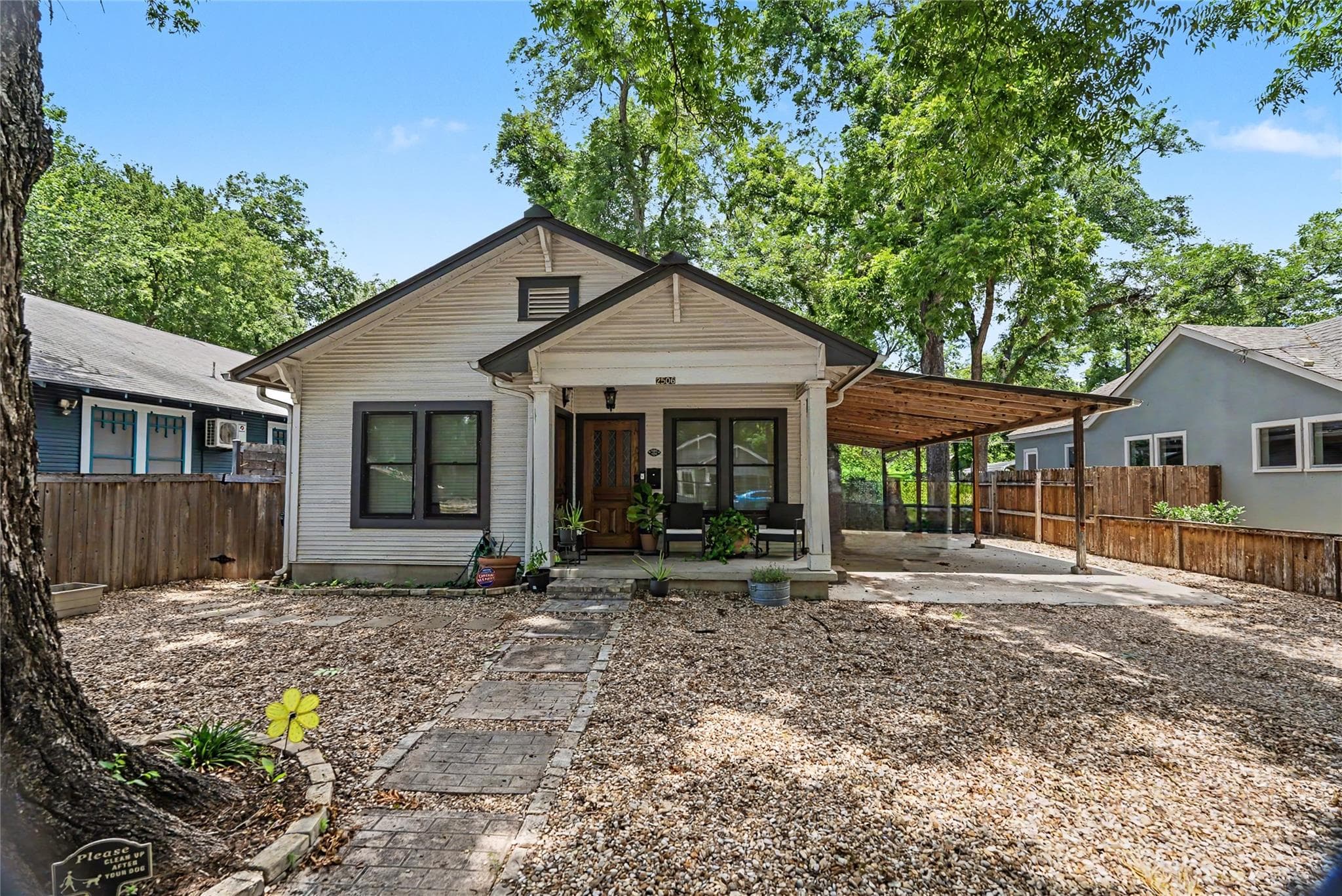 2506 E Cesar Chavez St