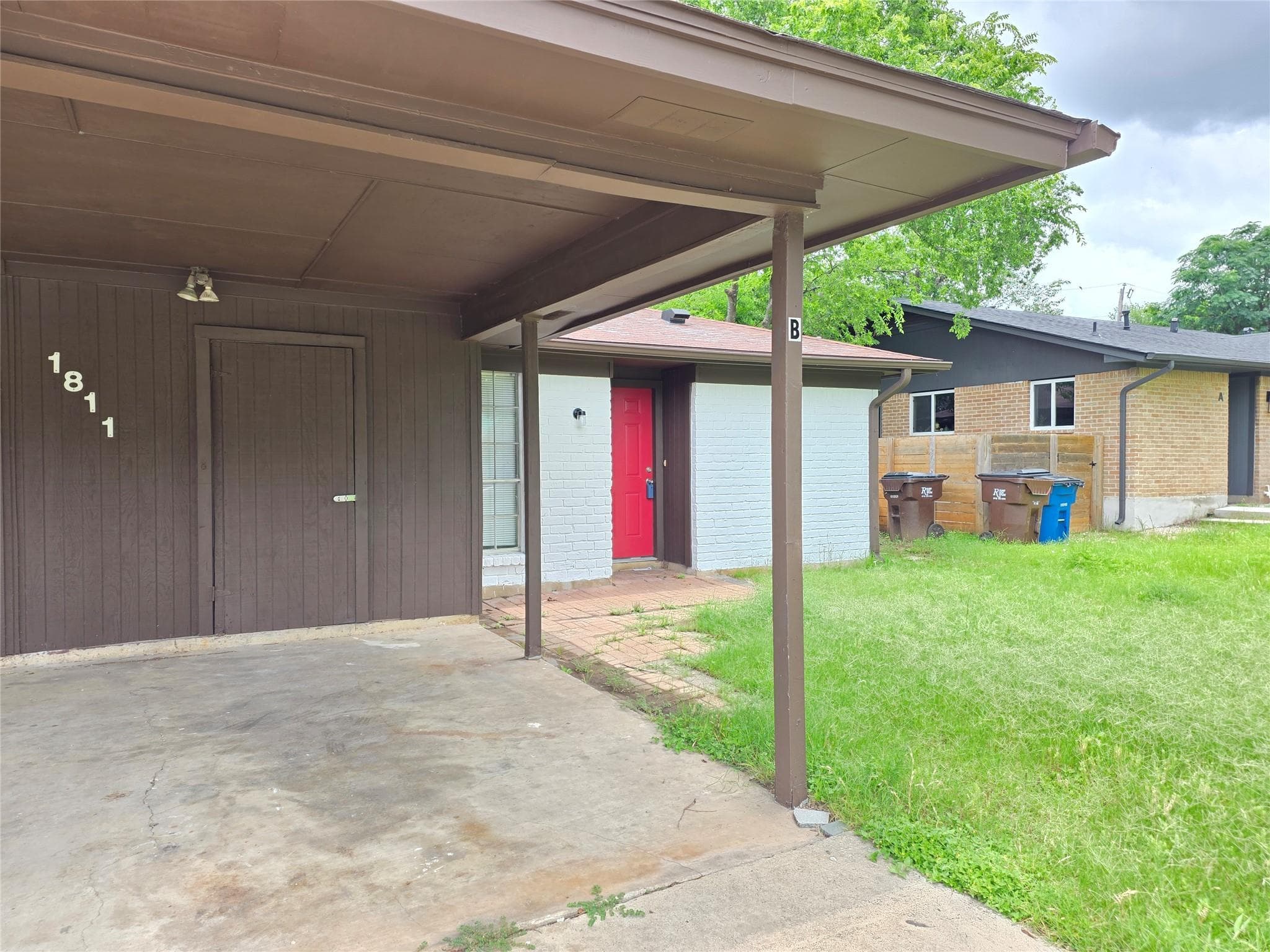 1811  Magnolia Dr  #B
