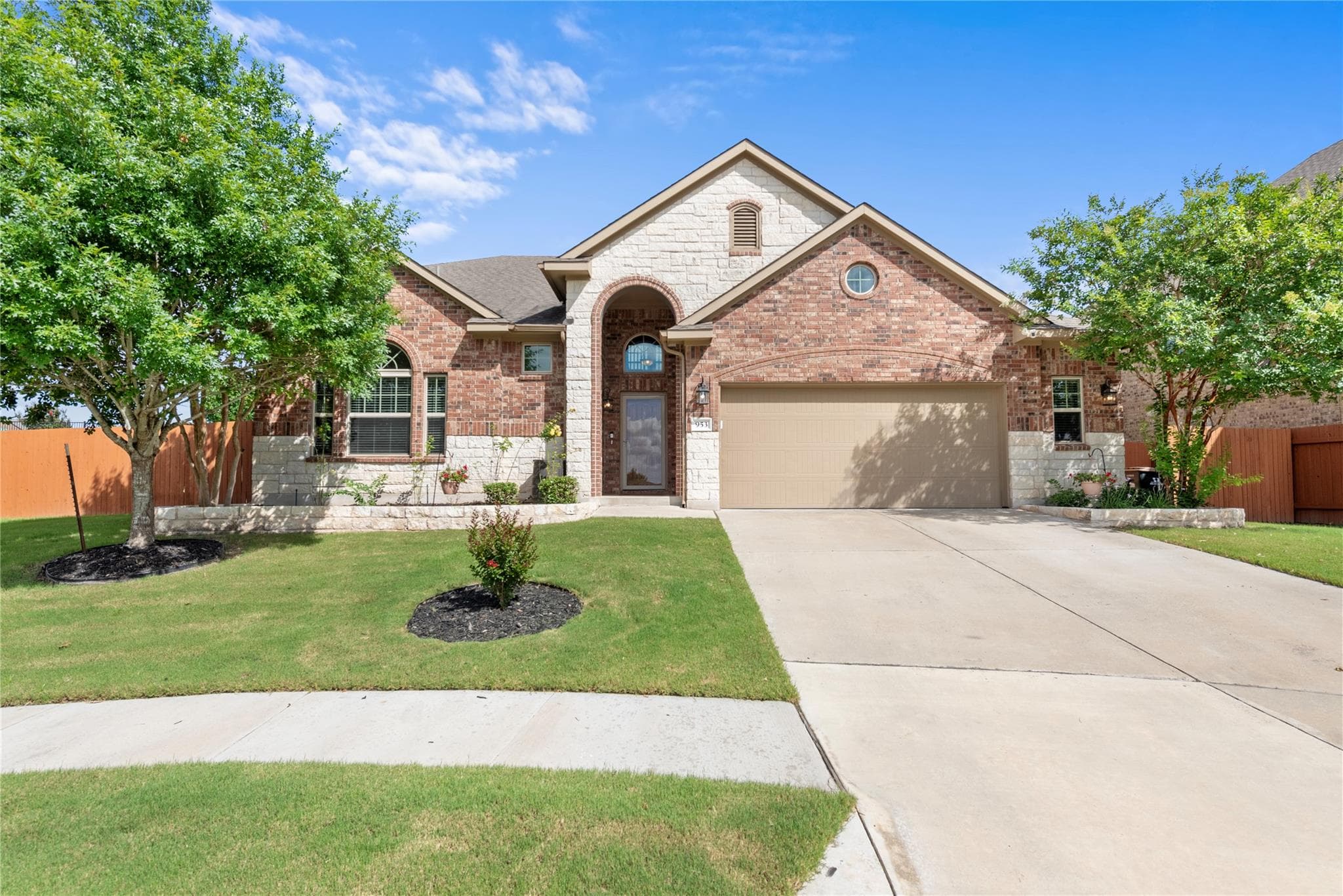 953 Vista Gardens Dr