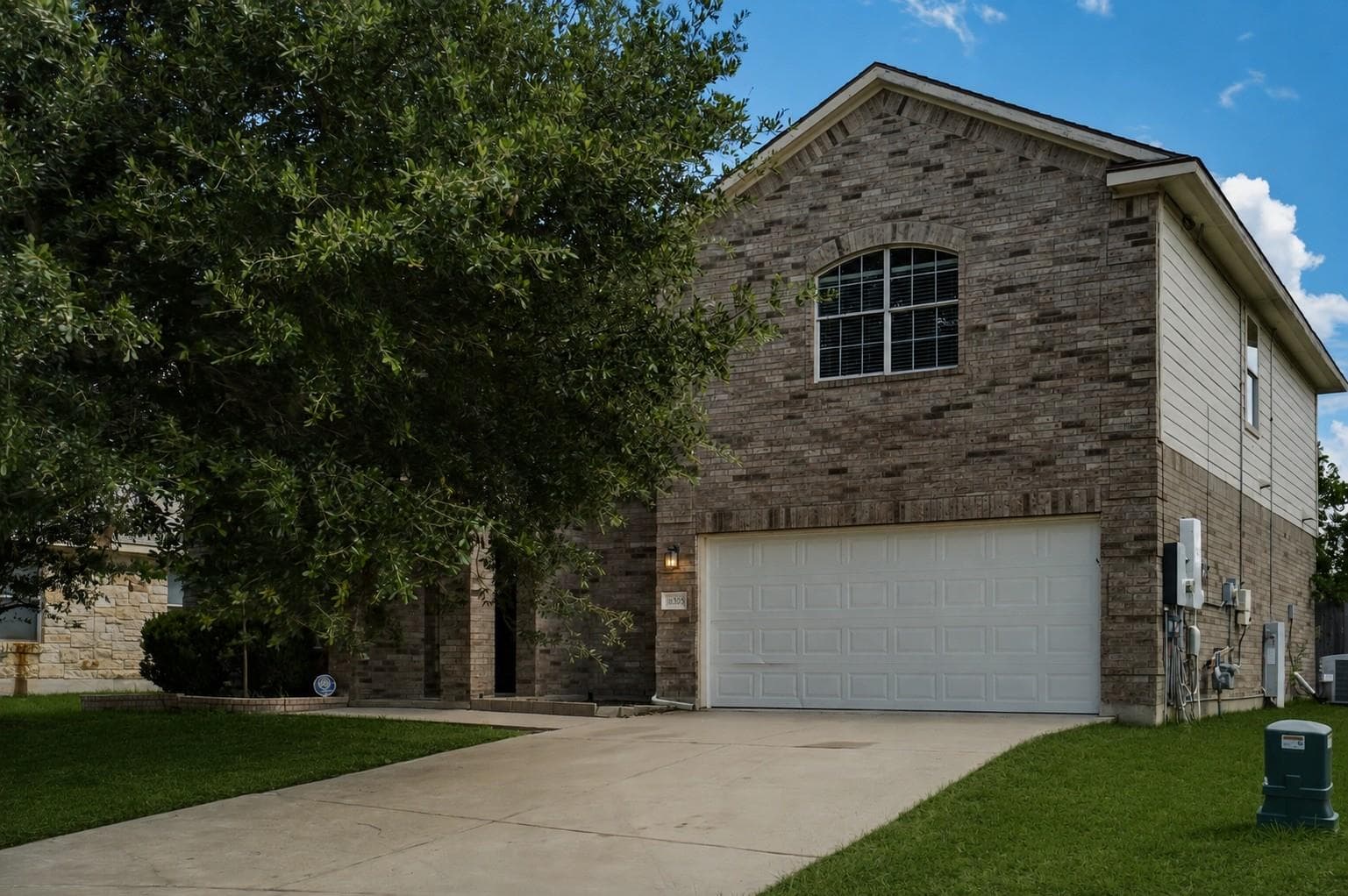 18305  Lake Edge Ct