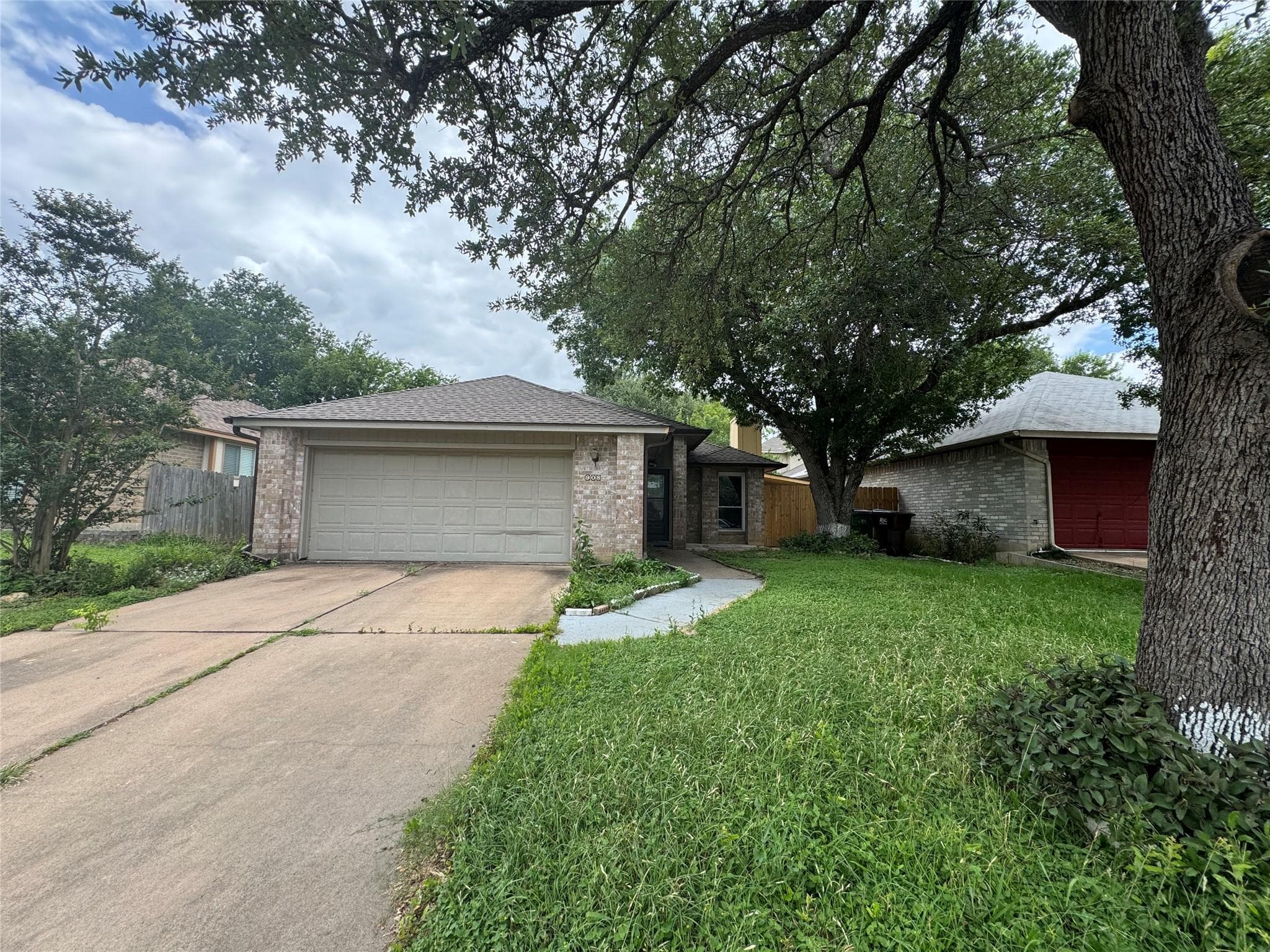 908  Saunders Dr