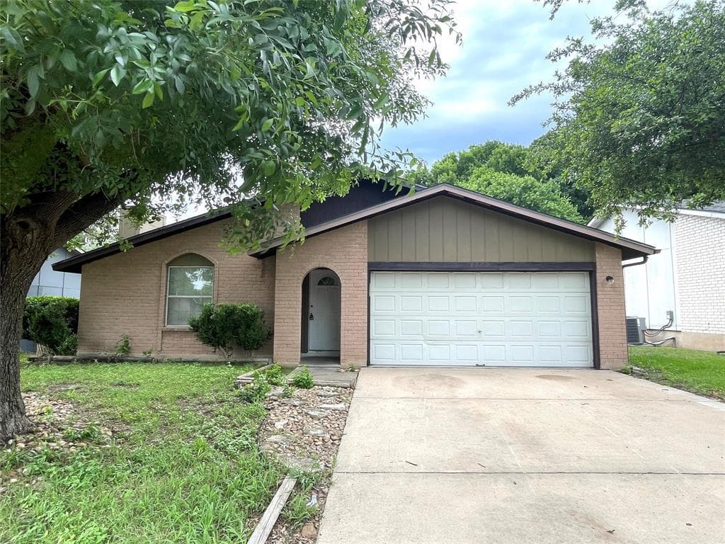 1729  Cricket Hollow Dr