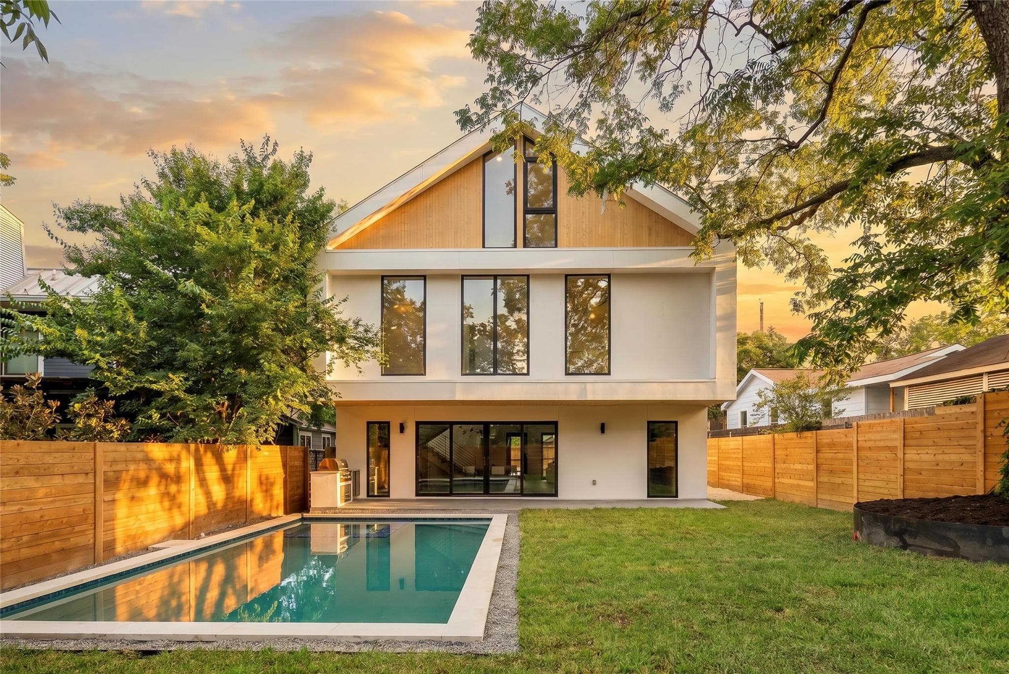 1005 W Johanna St