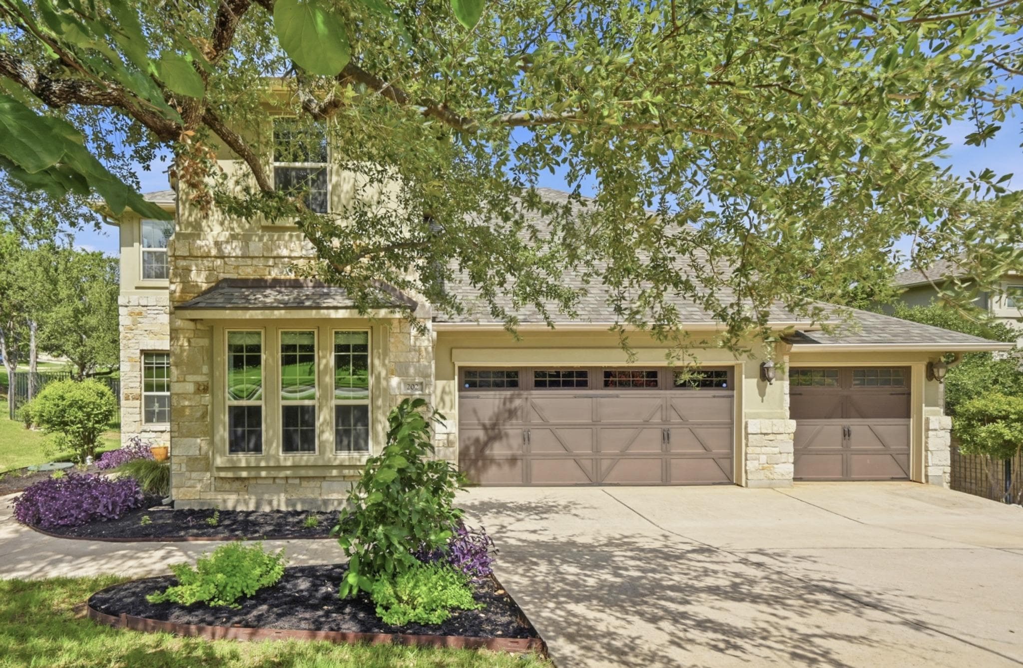 202 Duffy Ln