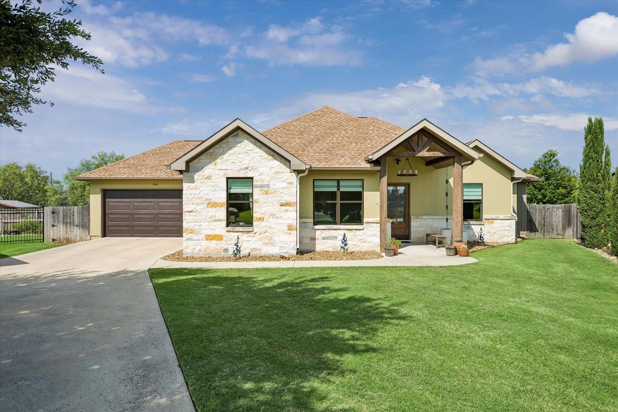 906  Canyon Oak Cir