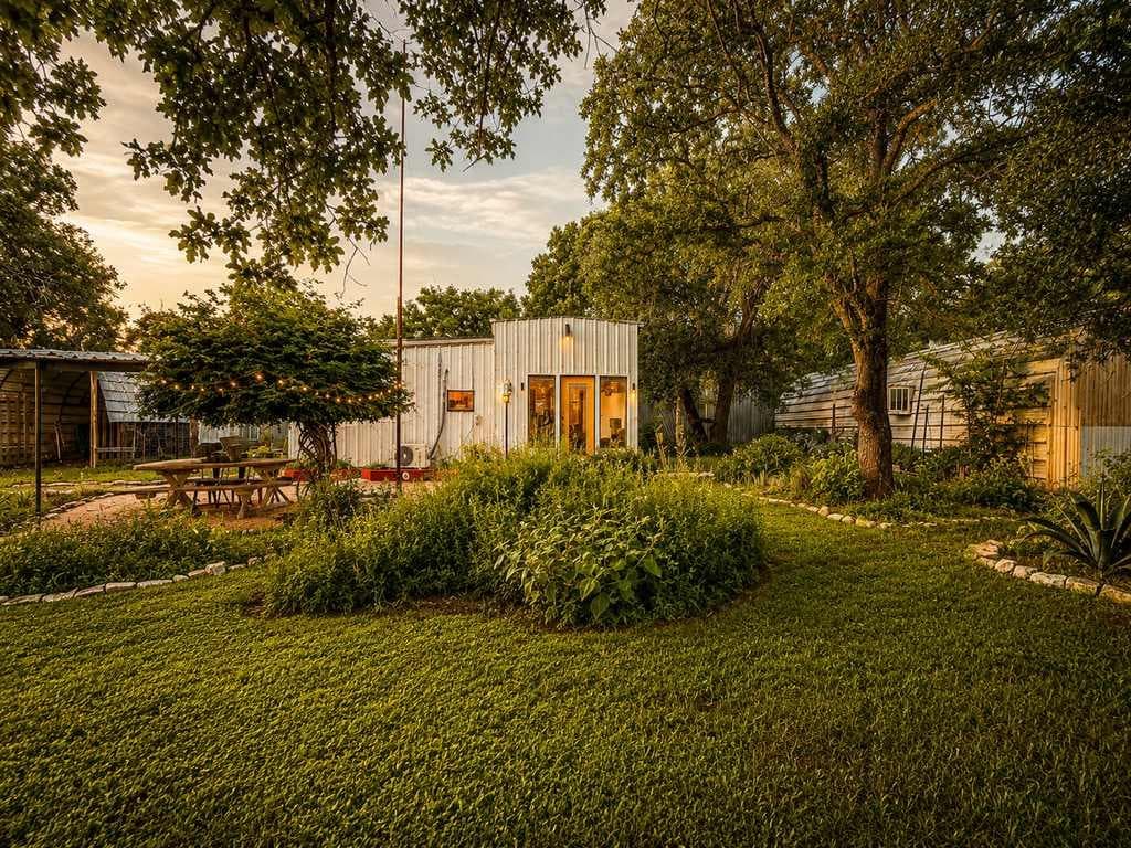 128 E Castlewood Dr