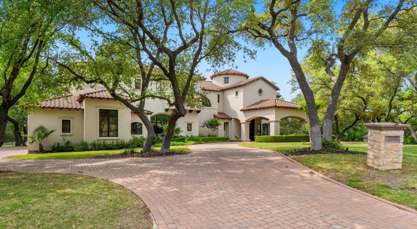 201  Costa Bella Dr