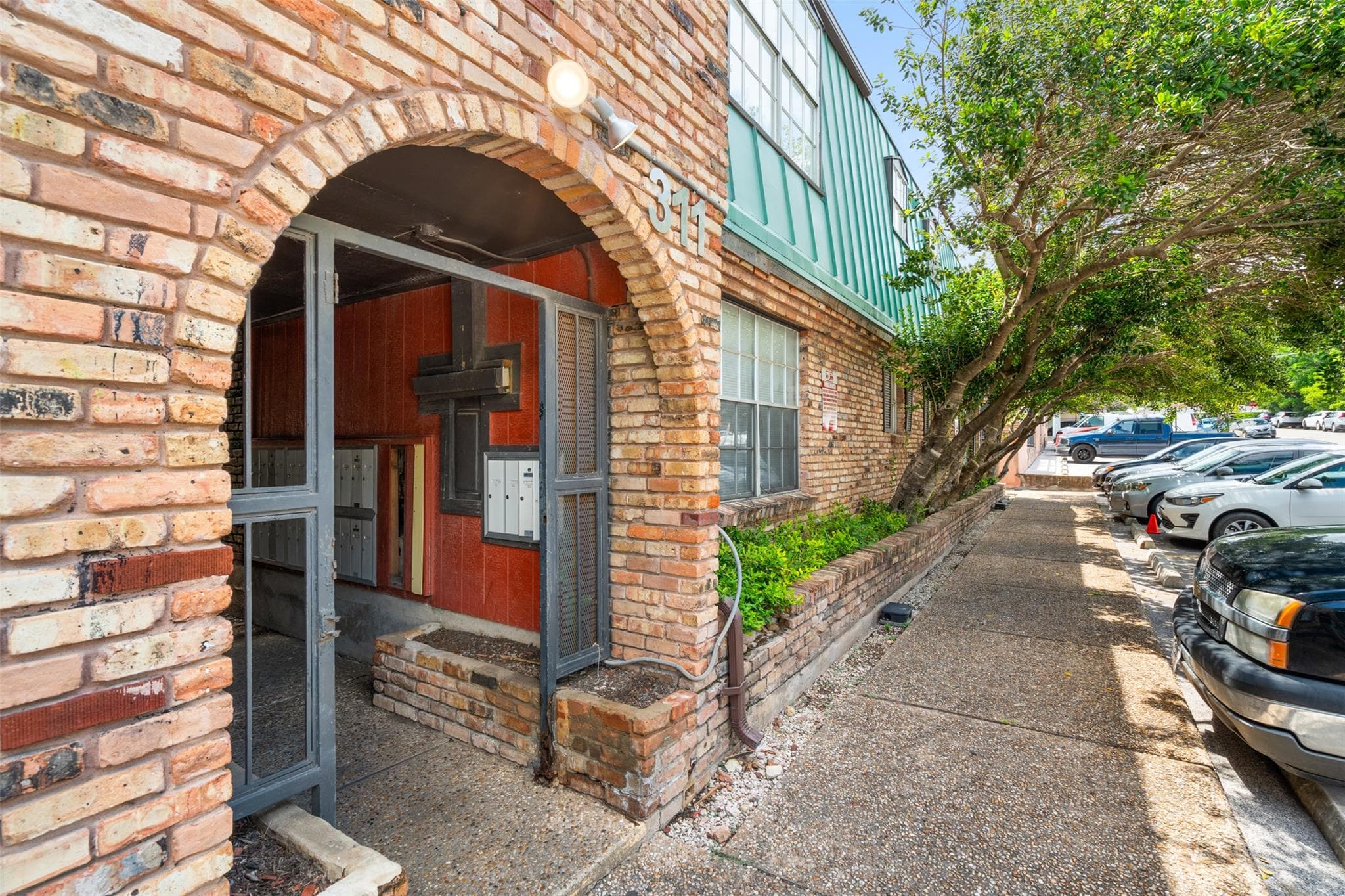 307 E 31st St  #209