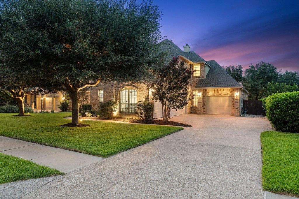3807  Avery Woods Ln