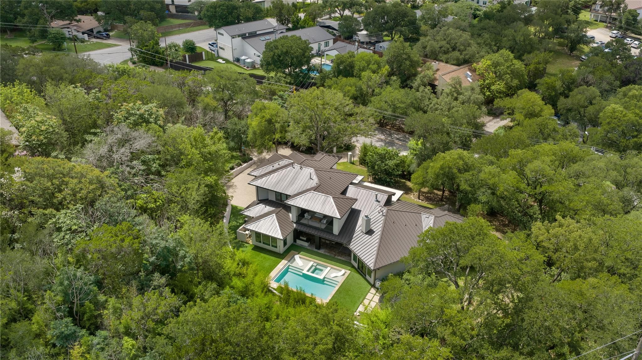 5103  ROLLINGWOOD Dr