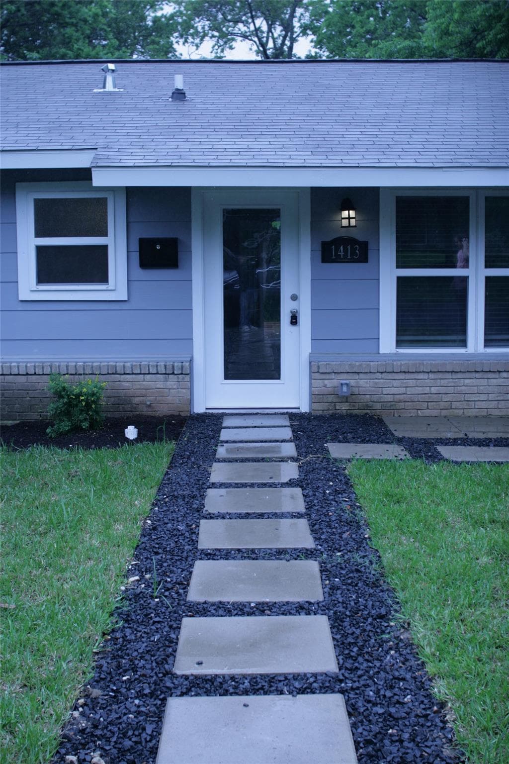 1413  Broadmoor Dr