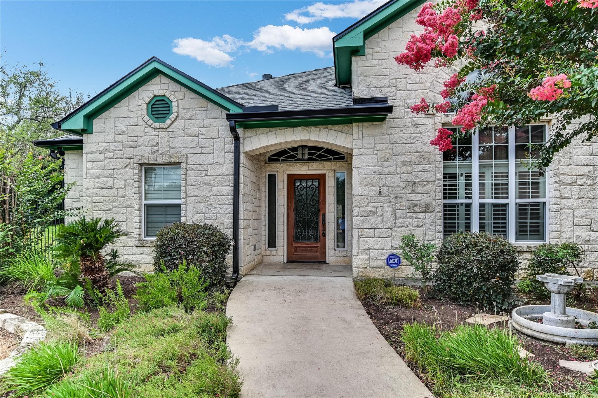 1002 Madison Cir