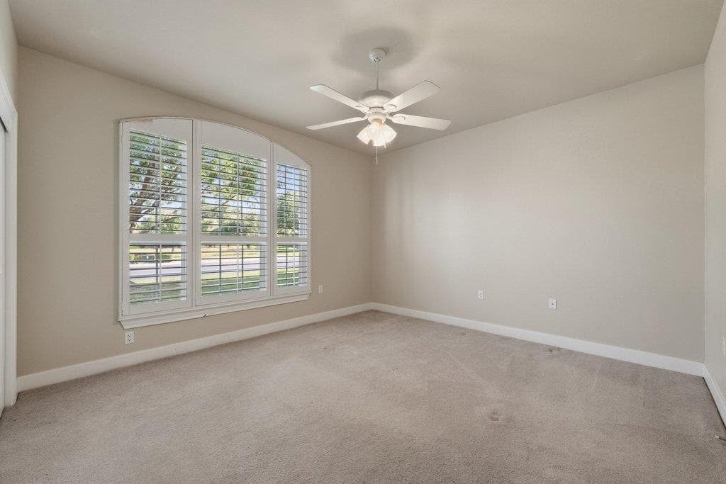 207  Breezeway Ln