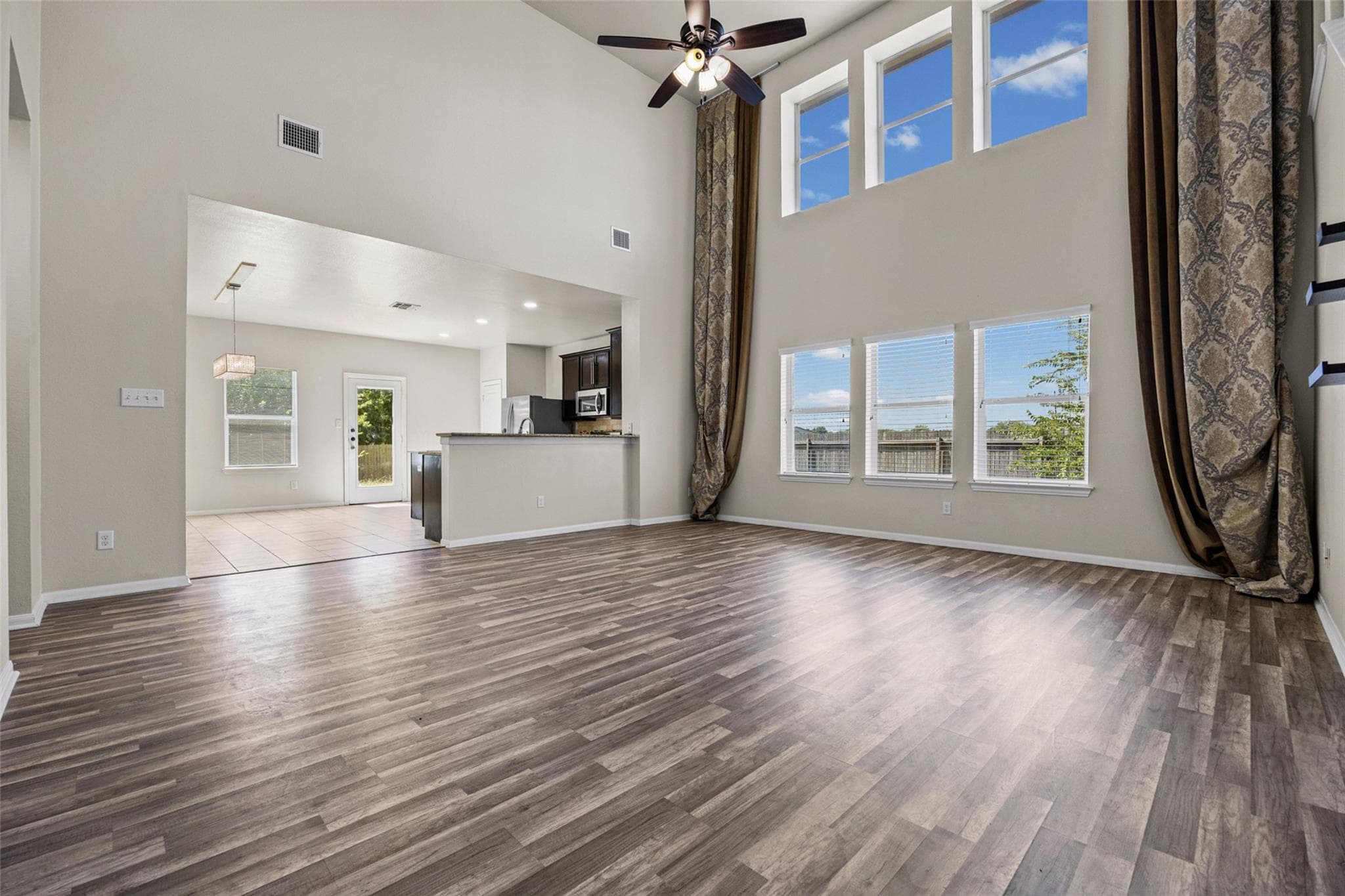 1060  Zeus Cir
