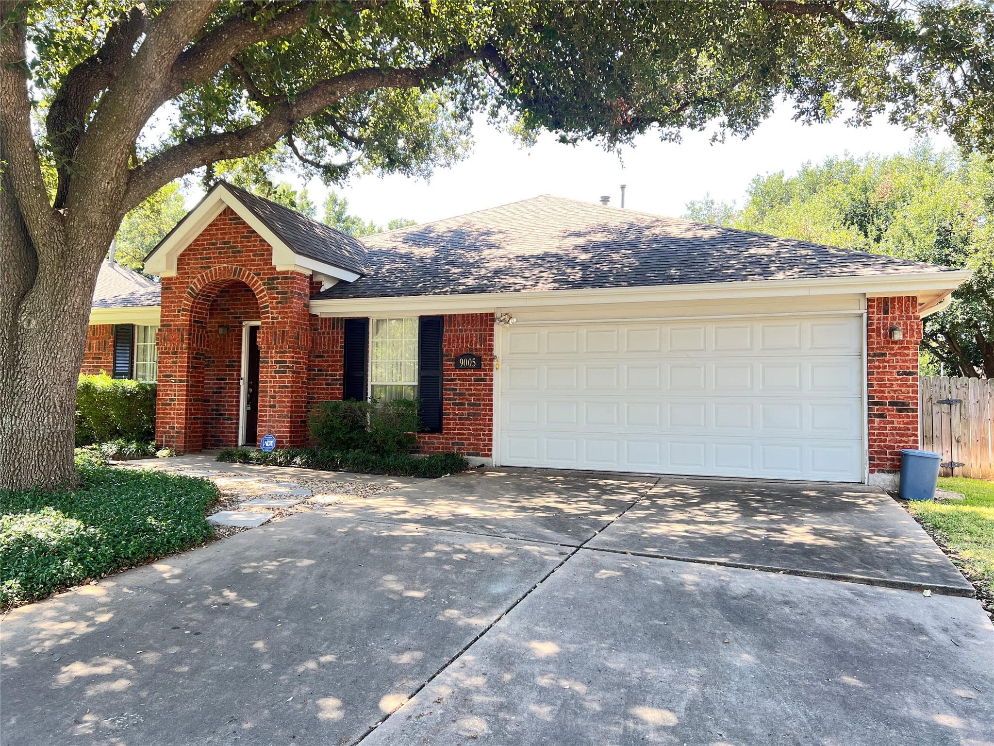 9005  Marthas Dr
