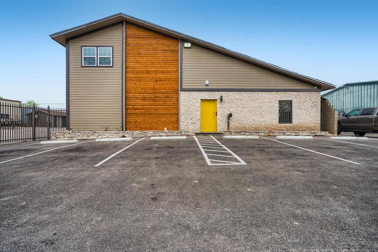 11204 Bluff Bend Dr