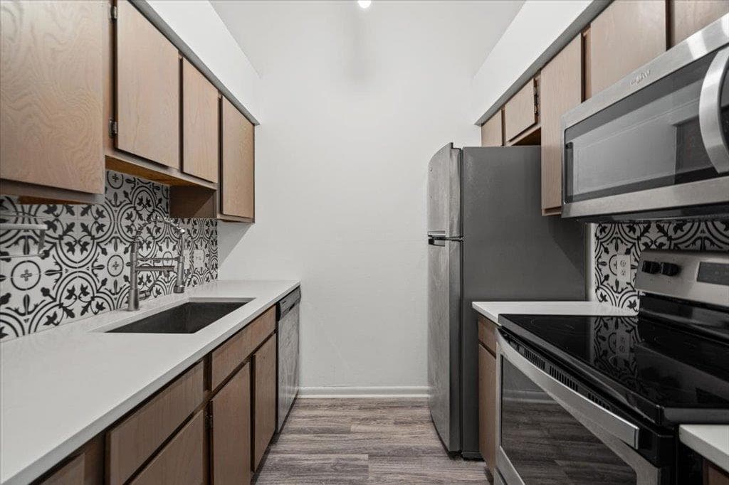 1705 Crossing Pl #114