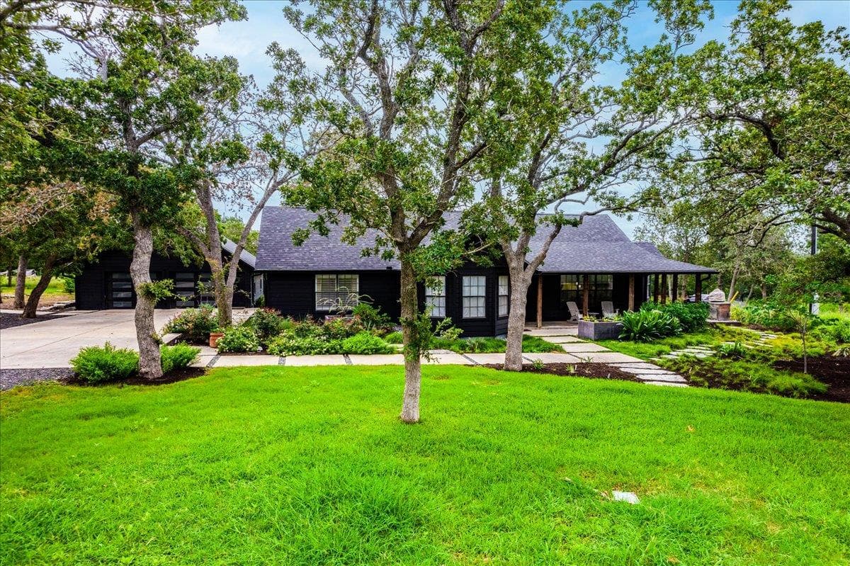 160  Shady Oaks Dr