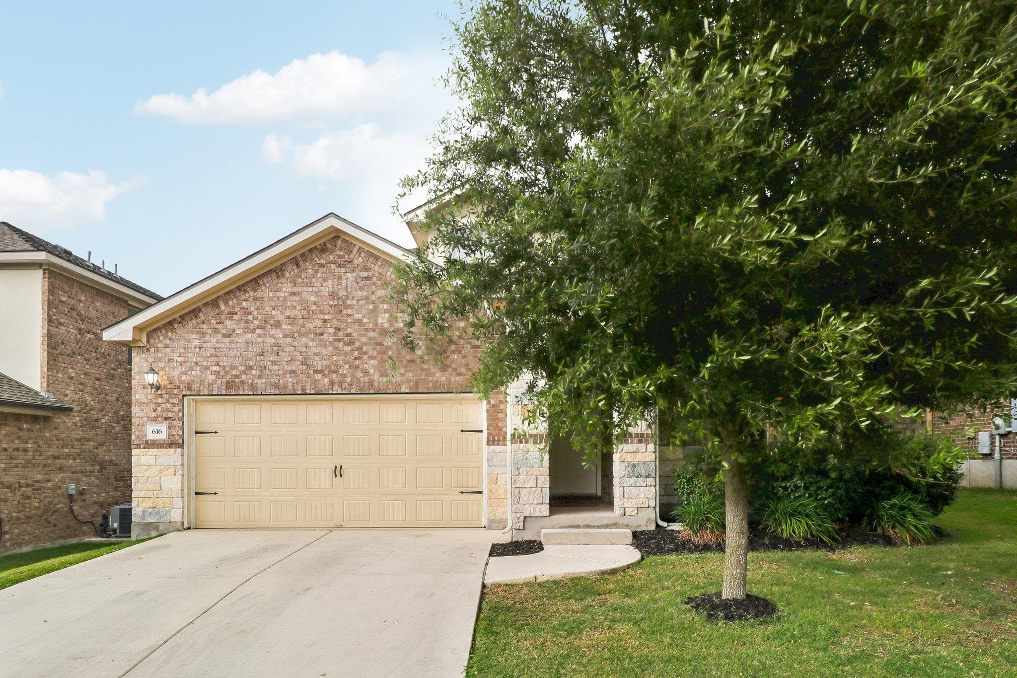 616 Sigourney Way