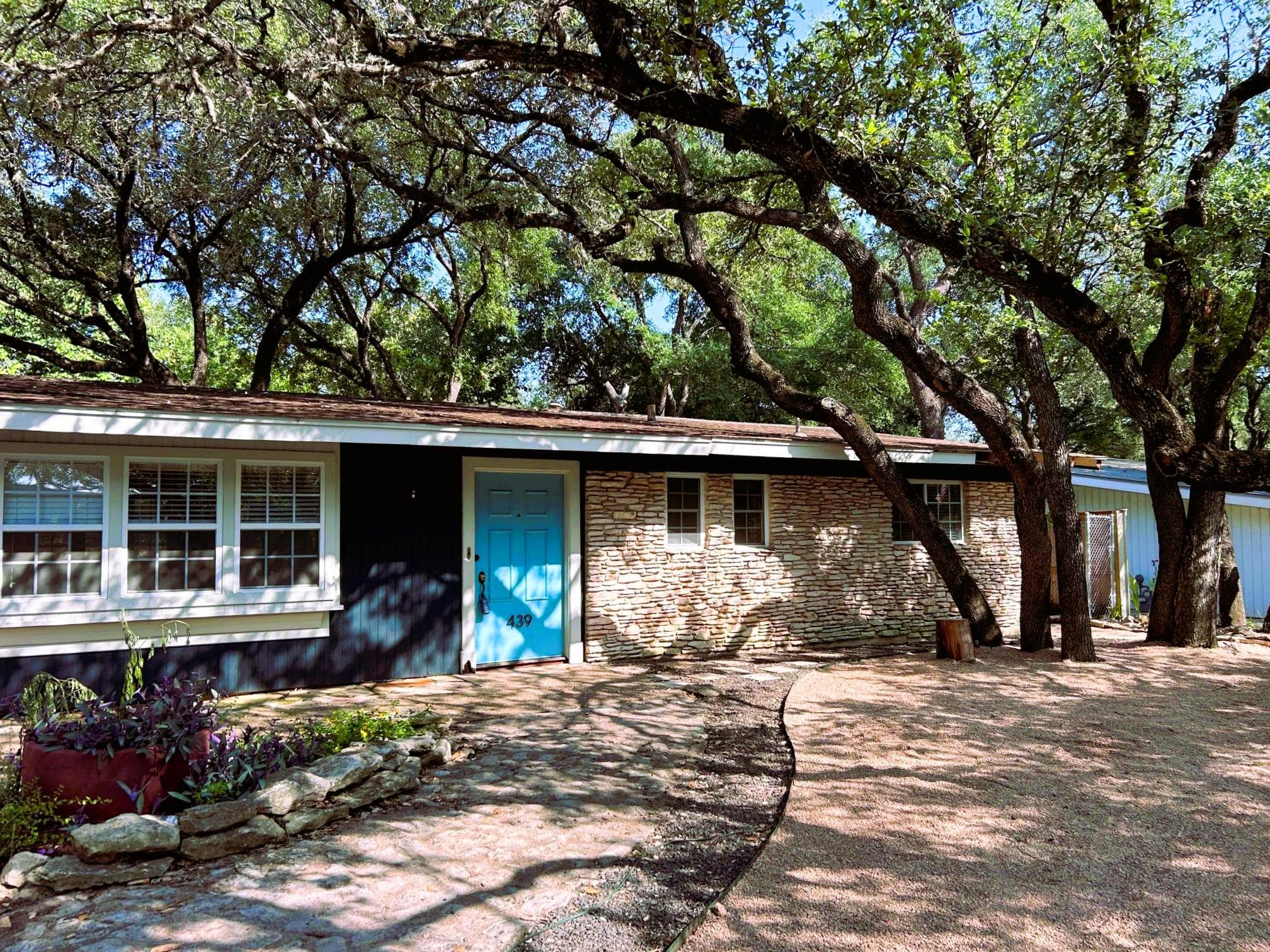 439  Brady Ln