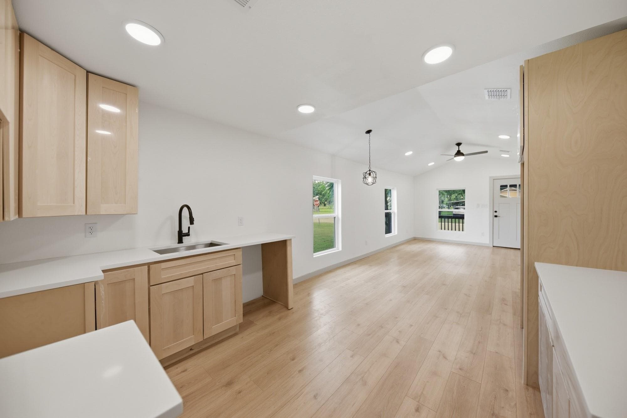 709 S Polk St