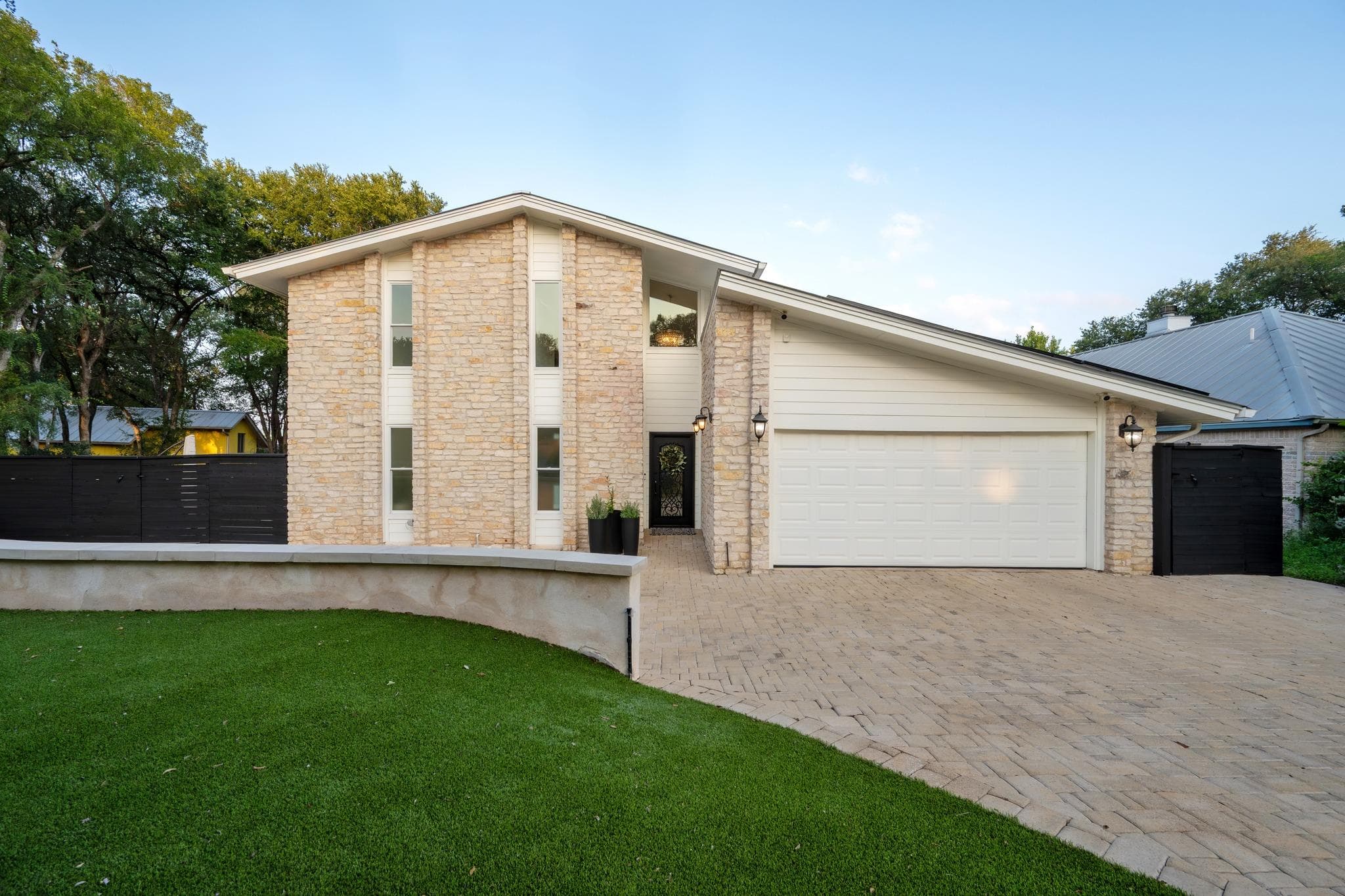 1813  Crooked Ln