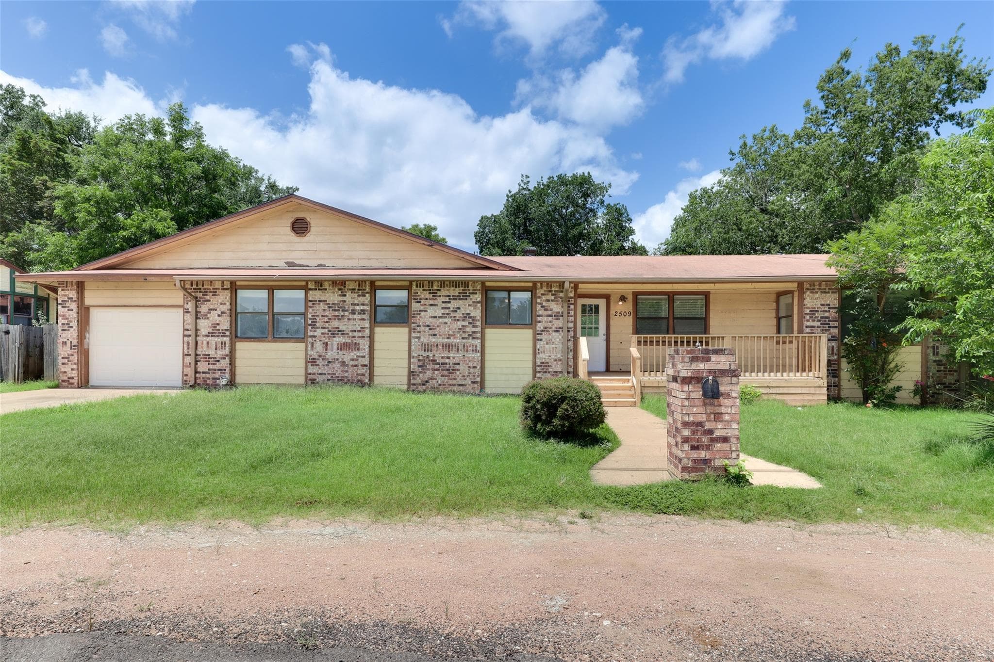 2509  Sumac Ln