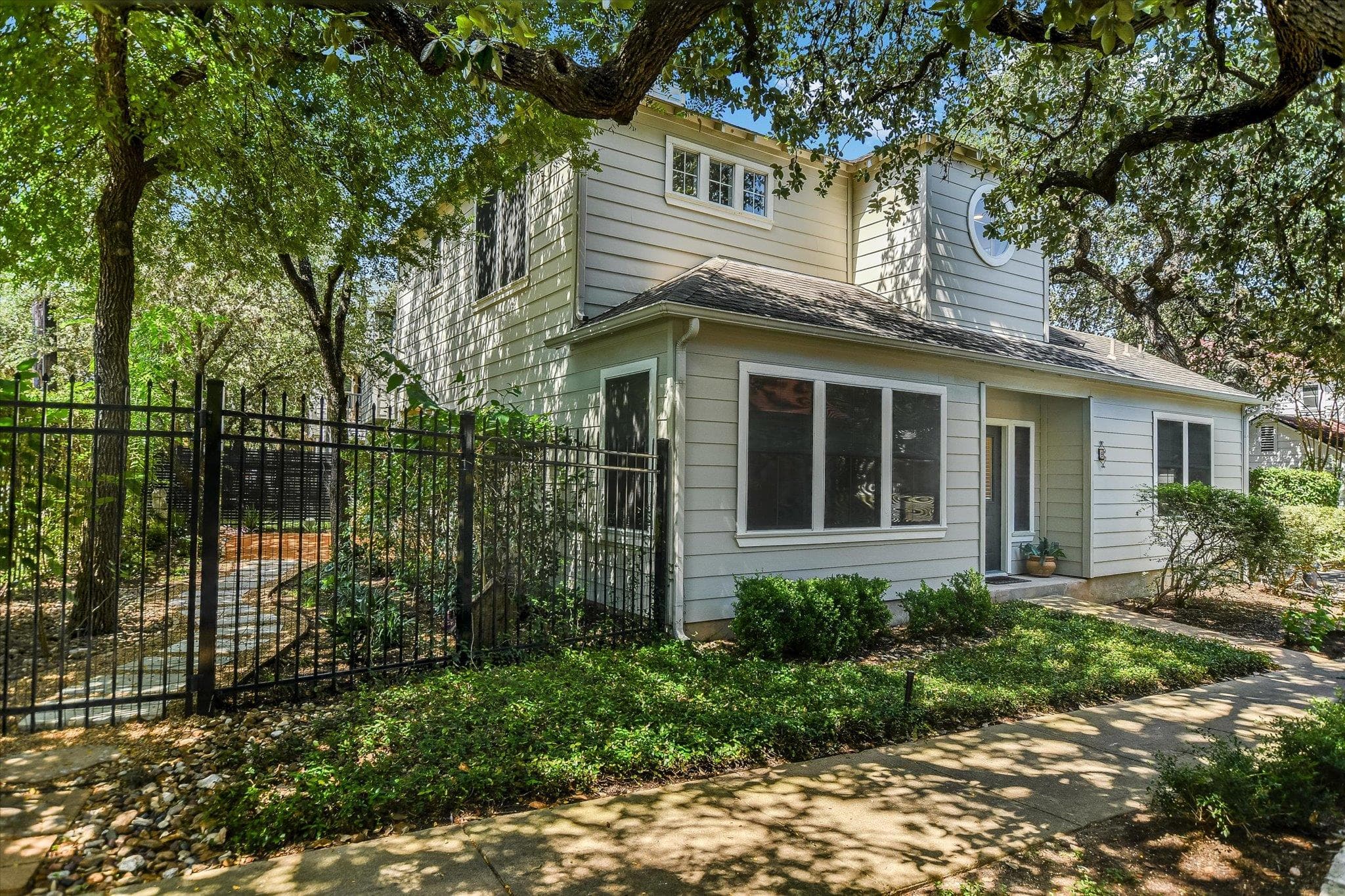 1011  Brodie St  #8