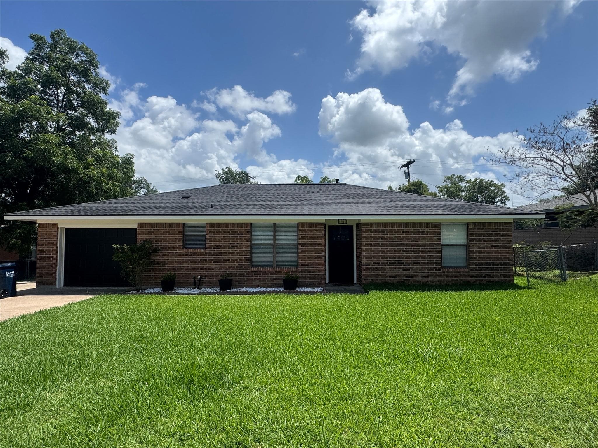 2004 Brazos Ave