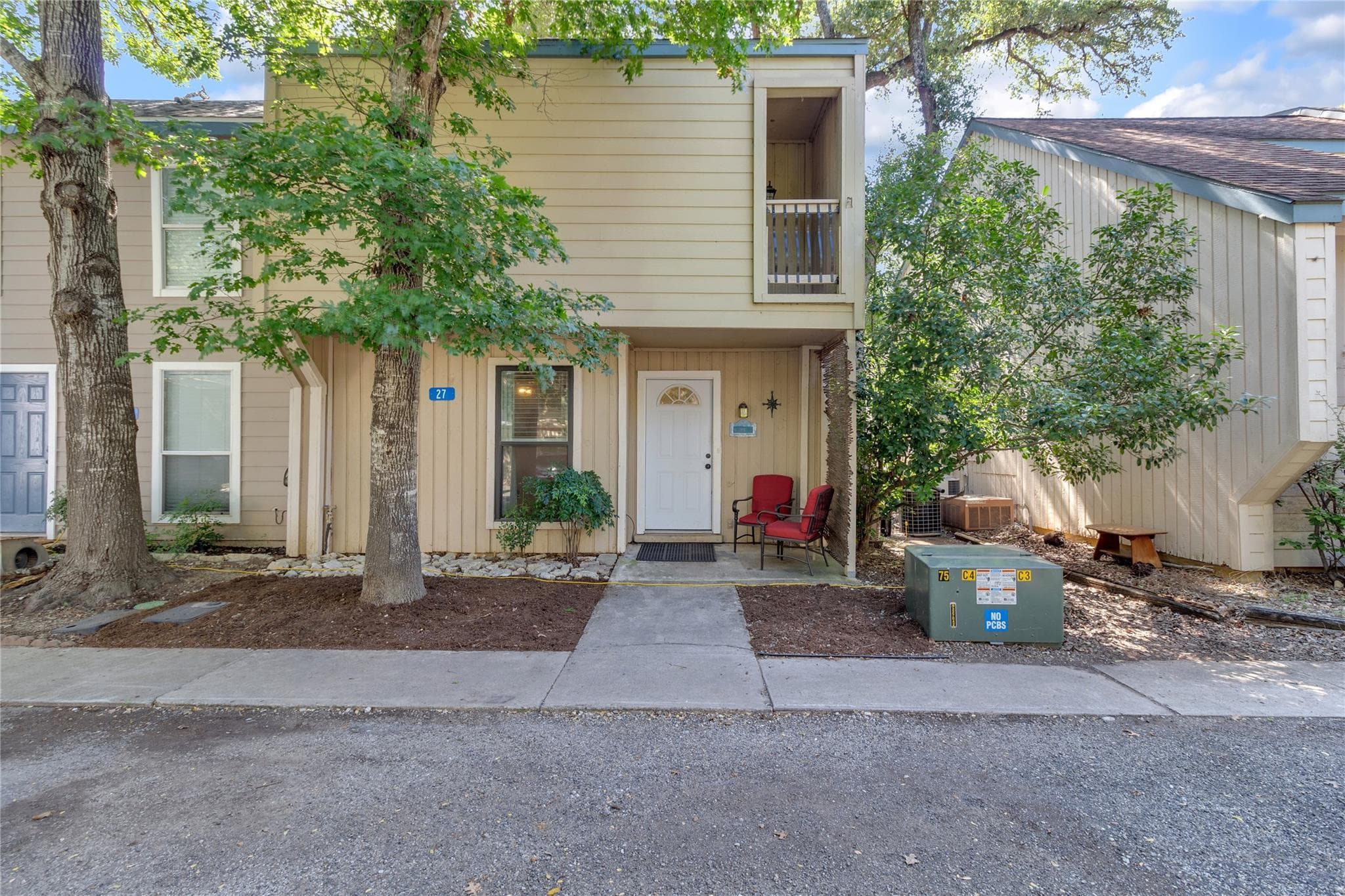 27  Marina Cir