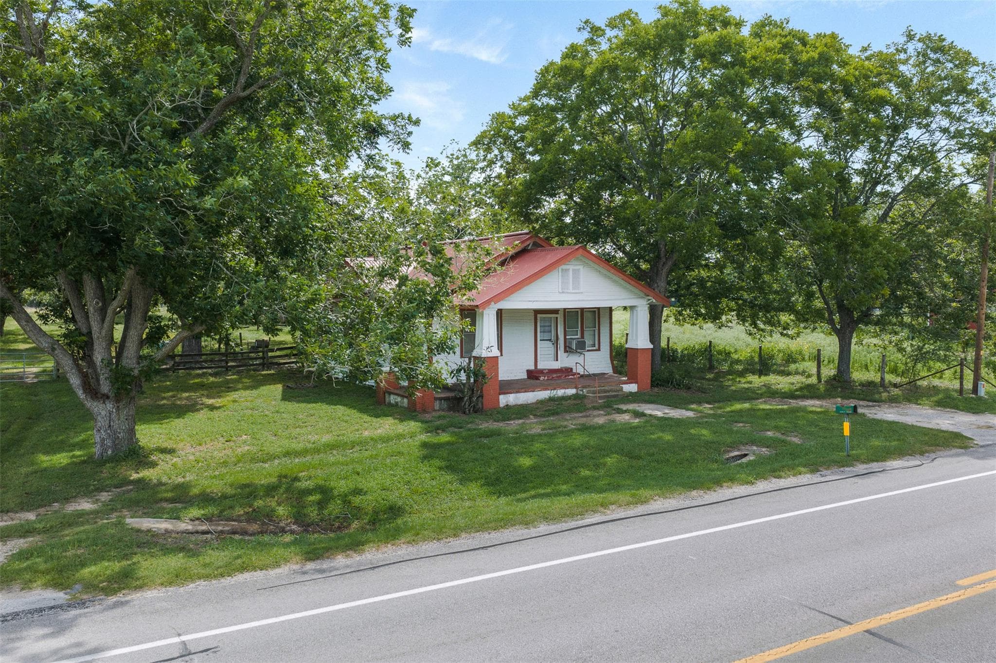 2005 W Grand Ave