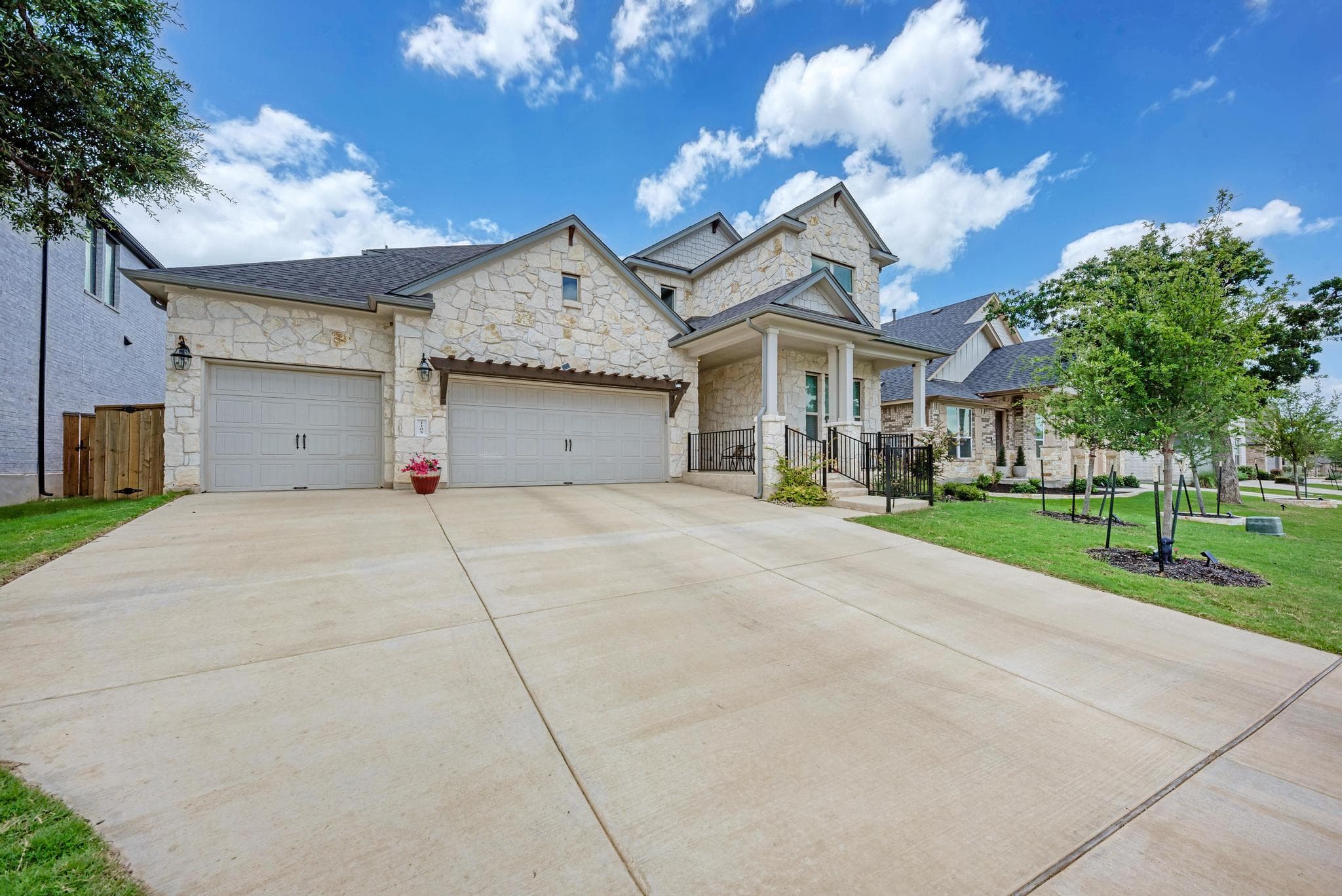 1105  White Daisy Ln